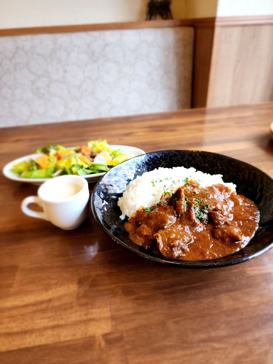 牛すじカレーランチ（1,300円）が始まります